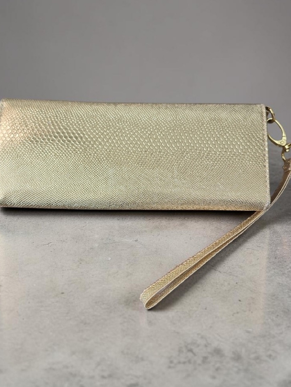 Gold Textured Wristlet Clutch - Elegant Evening Bag - NWOT - Picture 4 of 5